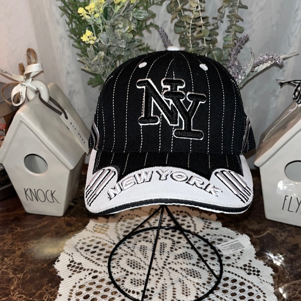 Yankees adjustable baseball cap